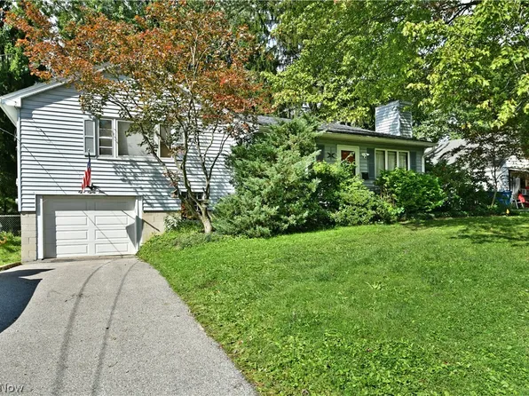 884 Keefer Rd, Girard, OH 44420