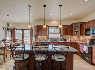 5725 Hickory Knoll Dr, West Bend, WI 53095