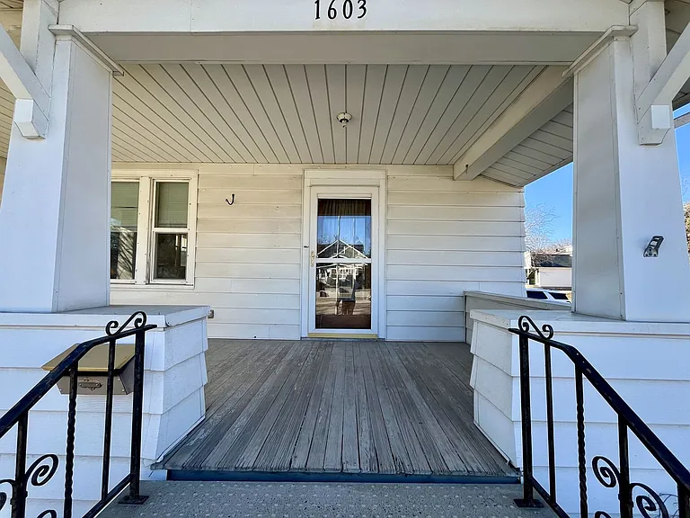 1603 Main St — Photo 2