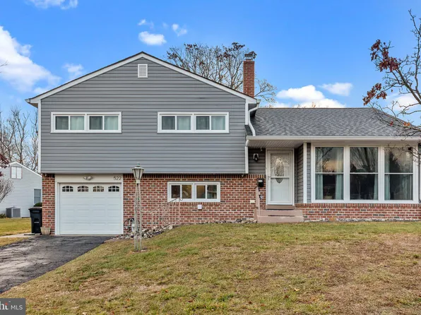 522 Oxford Rd, Morrisville, PA 19067