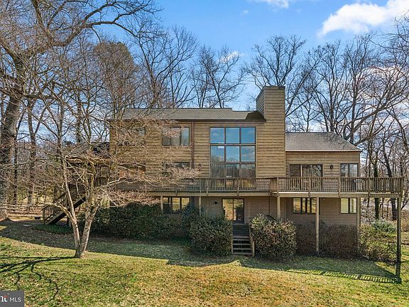 2nd image of 207 Saint Andrews Rd