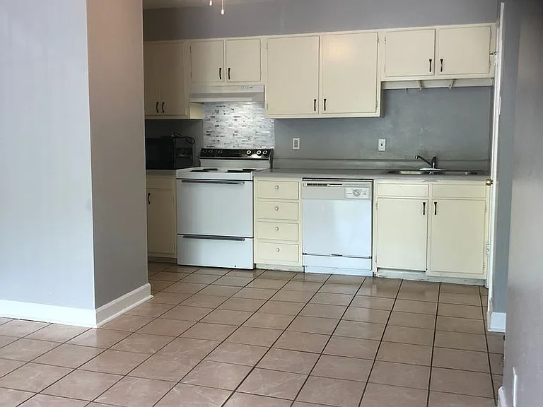 7720 E Kings Hwy — Photo 13
