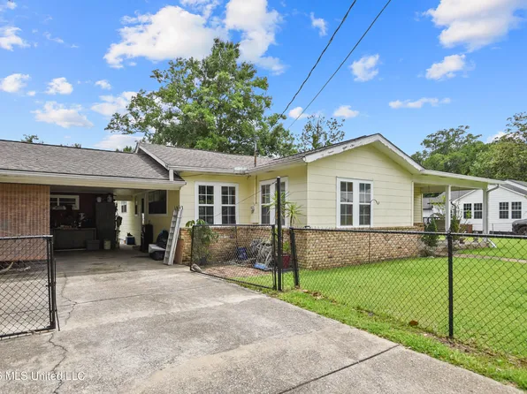 802 Mill Rd, Pascagoula, MS 39567