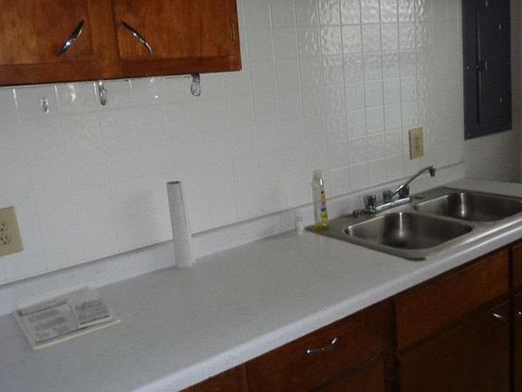 5th image of 1027 S Pacific St
