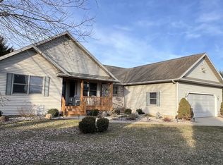 1622 N Eagle Ridge Dr, La Porte, IN 46350