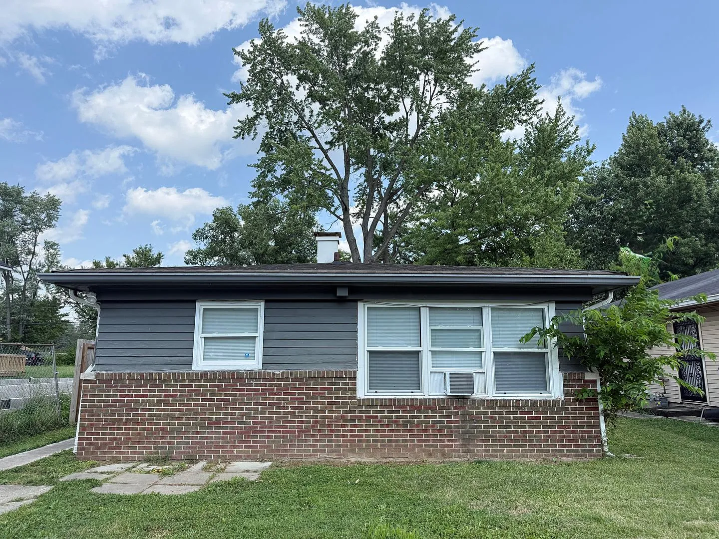 Cozy 3 Bedroom/1 Bath — Photo 2