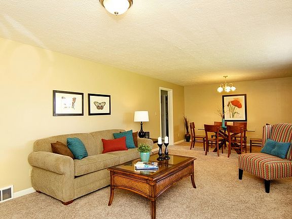 3rd image of 545 Sonny Ln
