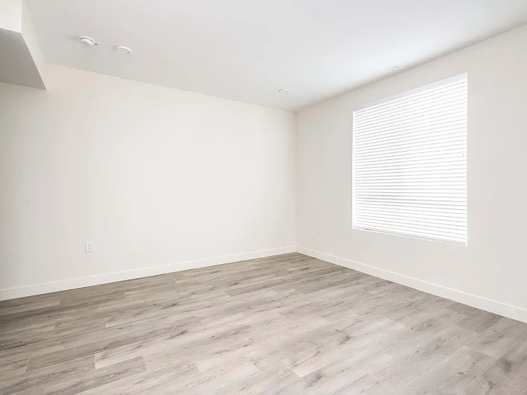 6120 Woodman Ave #102 — Photo 20