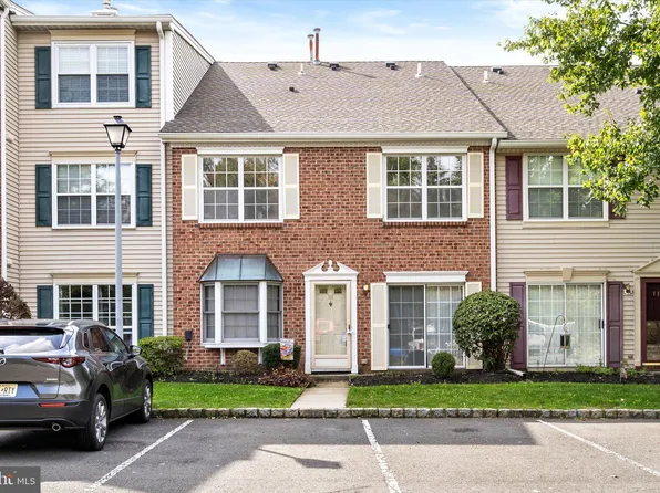 110 Versailles Ct, Hamilton, NJ 08619