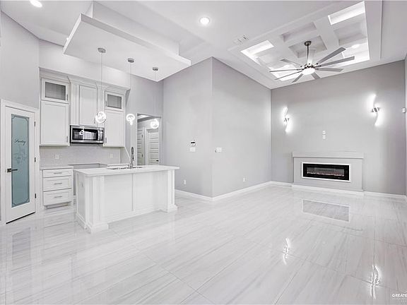 4th image of 5500 Riley Ave