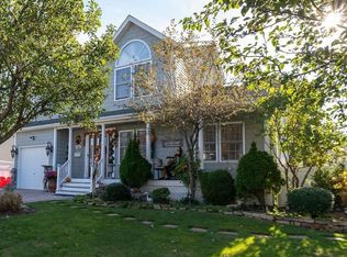 653 N Broome Ave, Lindenhurst, NY 11757