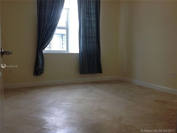 4th image of 186 SE 12th Ter APT 902