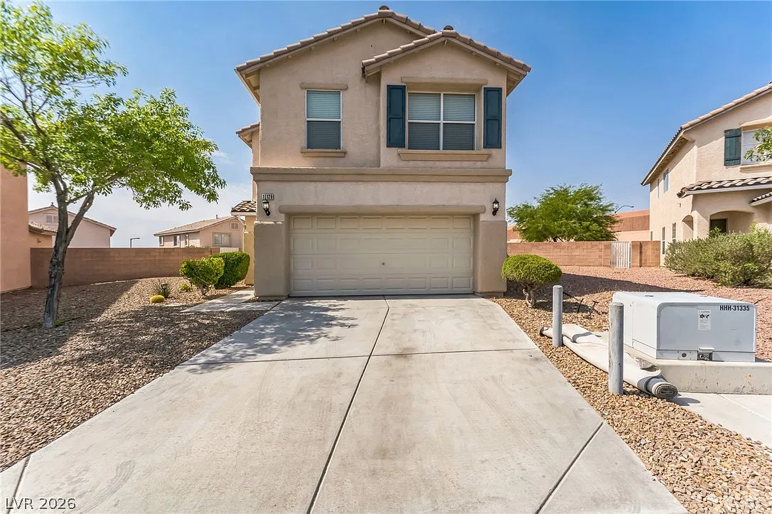 4 bed, 2.5 bath, 1614 sqft, $2,335 — Photo 1
