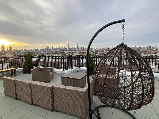 Rented by Bouklis Group | media 6