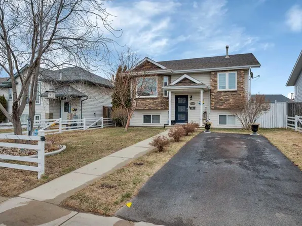 17 W Keast Way, Red Deer, AB T4P 3Z3