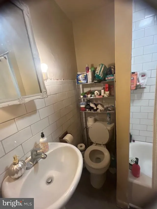 2 bed, 1.0 bath, 800 sqft, $2,400 — Photo 3