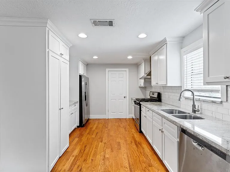 1305 Idylwild St — Photo 22