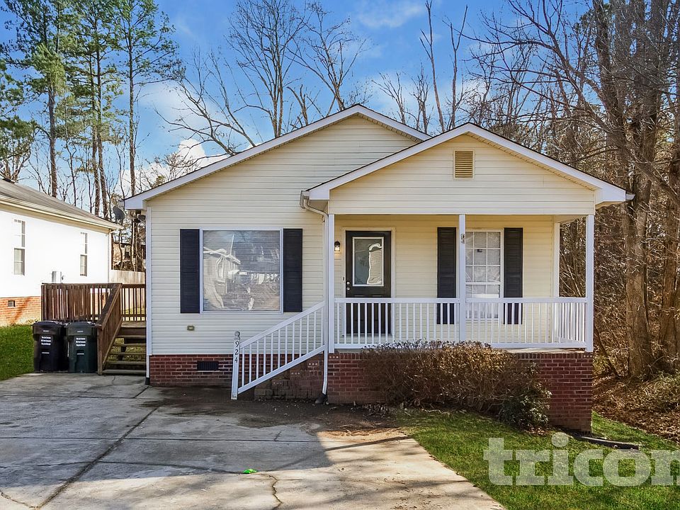 1st image of 924 Pine Circle Dr