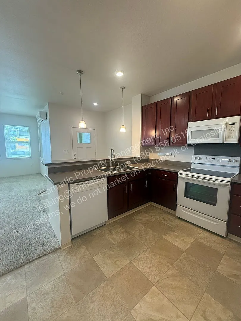 2 bed, 2.5 bath, 1324 sqft, $3,395 — Photo 4