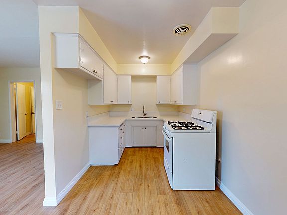 4th image of 260 S Oakland Ave APT 7