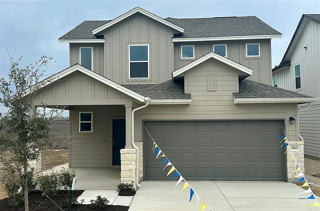 4 bed, 2.5 bath, 2013 sqft, $2,400 — Photo 1