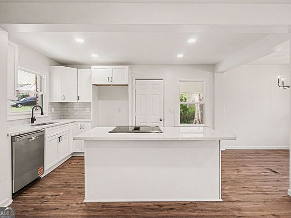 4th image of 1875 Creekside Ct