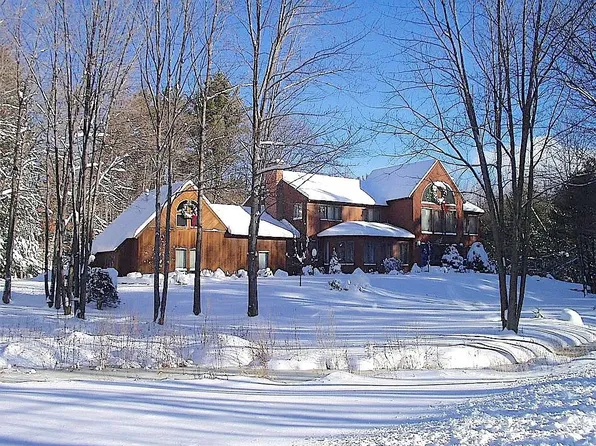 82 Pilgrim Drive, Bedford, NH 03110