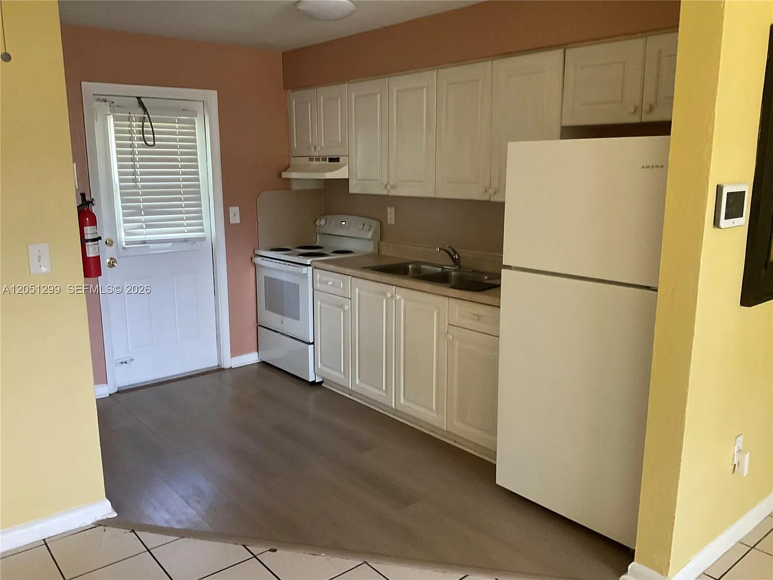 2 bed, 1.0 bath, 1830 sqft, $2,500 — Photo 2