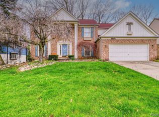 30681 Sunderland Dr, Farmington Hills, MI 48331