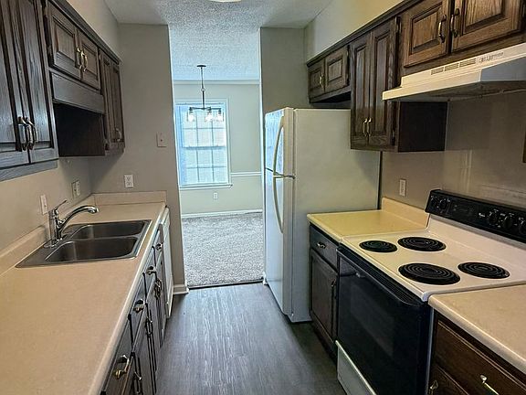3rd image of 900 Country Club Rd #10