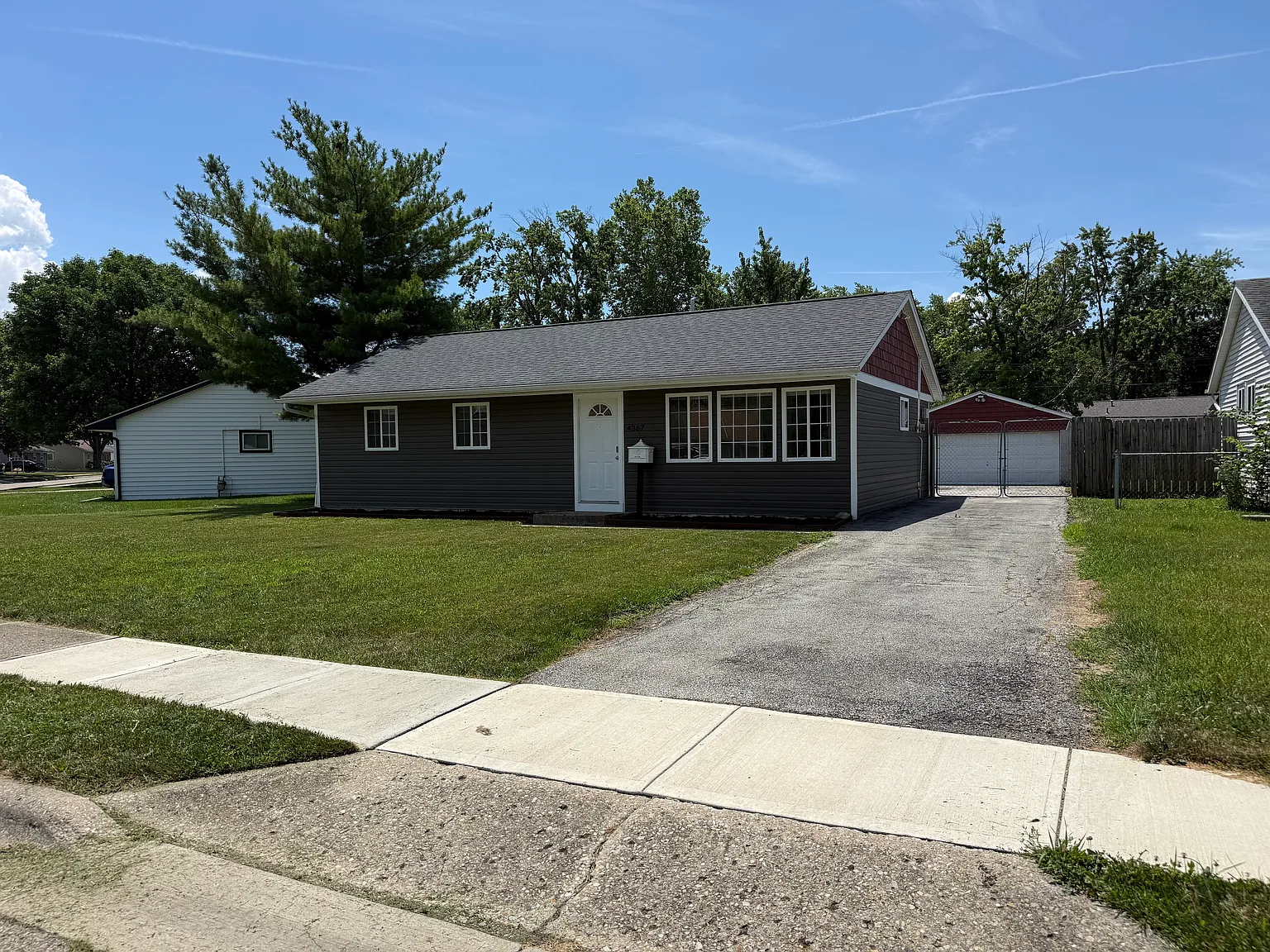 3 bed, 960 sqft, $2,000 — Photo 2