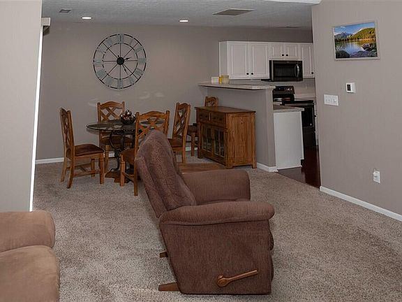 3rd image of 2192 Meadowlark Ln W