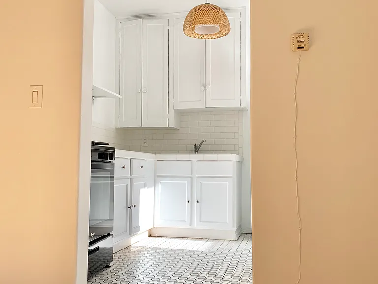 1275 N Hayworth Ave #106 — Photo 6