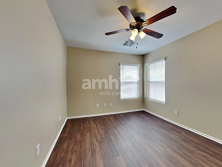 10246 Massachusetts Ln — Photo 10