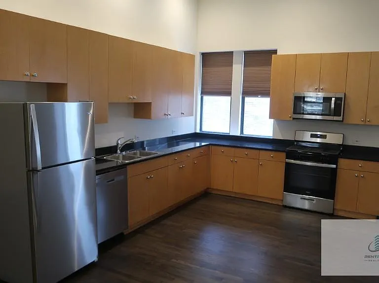 1260 N Greenview Ave #1R — Photo 2