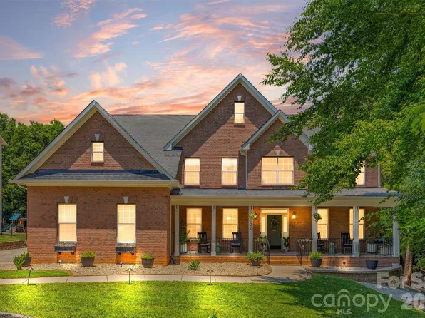 121 Isle Run Dr, Mooresville, NC 28117