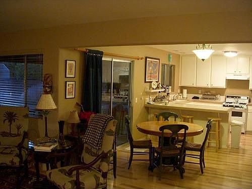 3rd image of 906 Ayers Ave