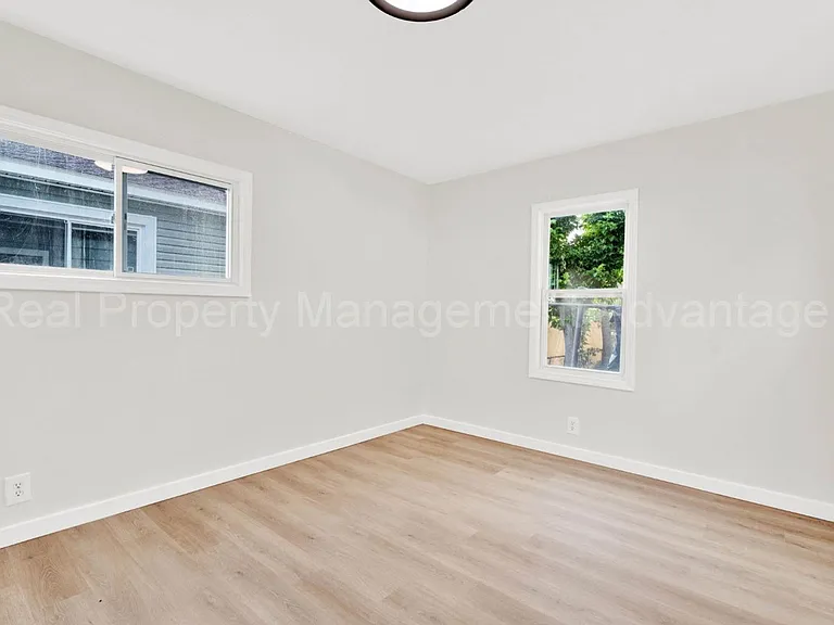 1513 E Meyers Ave — Photo 19