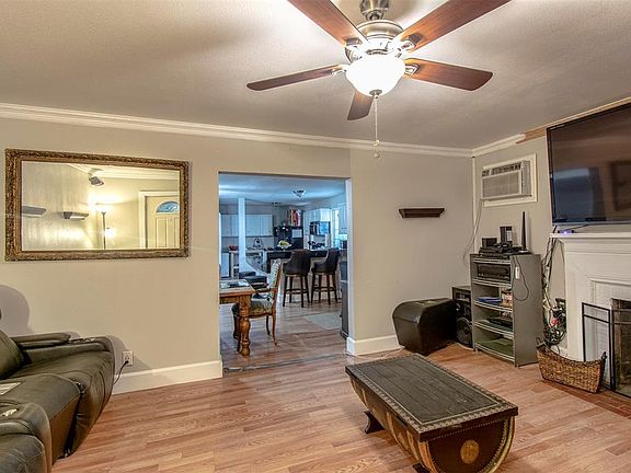 2nd image of 919 N Hartsdale Ave