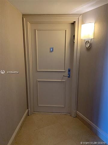 1st image of 19101 NE 36th Ct APT 2810