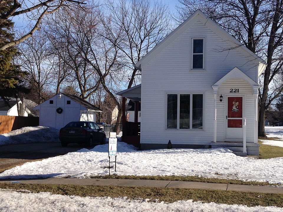 1st image of 221 Grant St