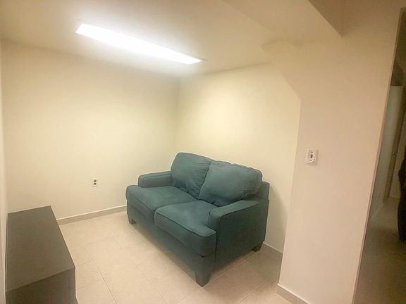 3rd image of 3151 Crescent St #1