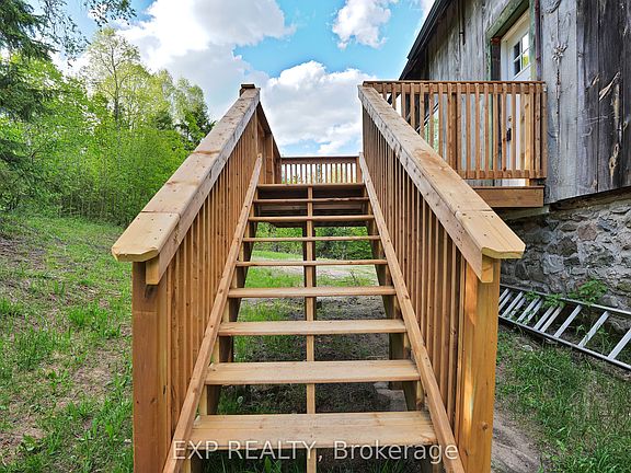 3rd image of 1057 Macduff Rd