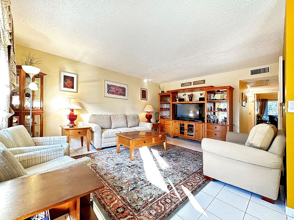 1st image of 4042 Ventnor O #4042