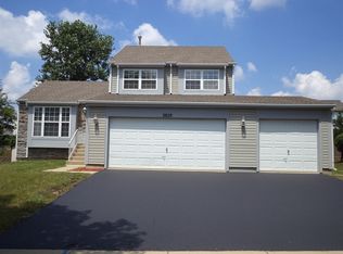 2820 Forestview Dr, Carpentersville, IL 60110