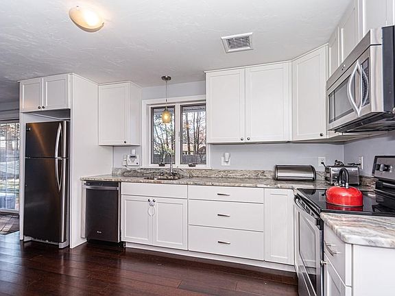 2nd image of 19 Cerel Cir