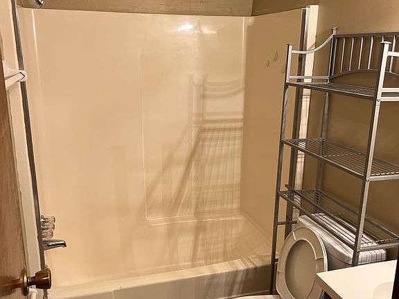 3rd image of 4071-4083 Broadway #4077