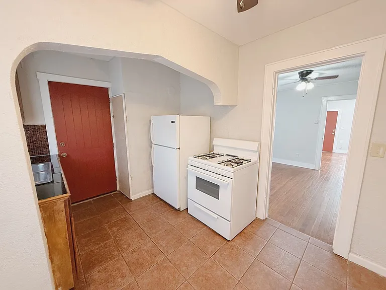 1201 Military Ct — Photo 12