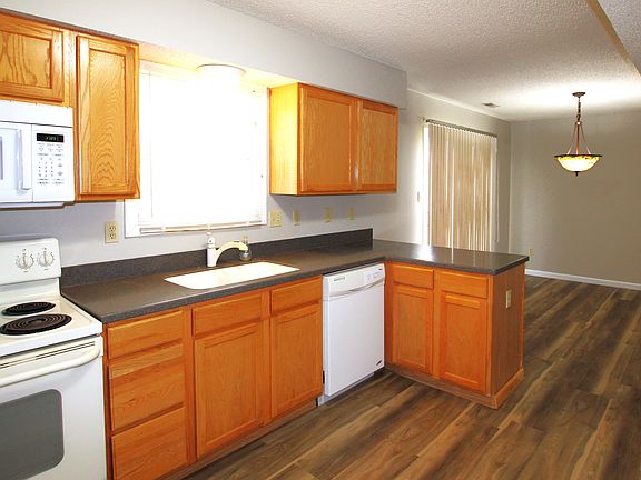 5th image of 307 Columbia Dr