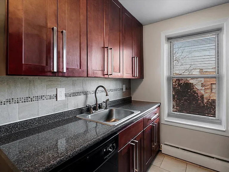 Whitehouse Apartments — Photo 2